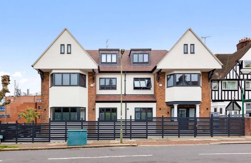 Golders Green Apartment | Serviced Studio Flat Near Camden Euston Station
