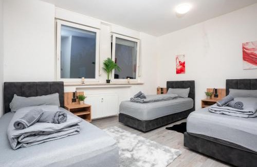 Konig Ludwig Apartment | Serviceroom24 - Apartment 3 in Recklinghausen WLAN - Smart-TV - 24-7 Check-in und Küche