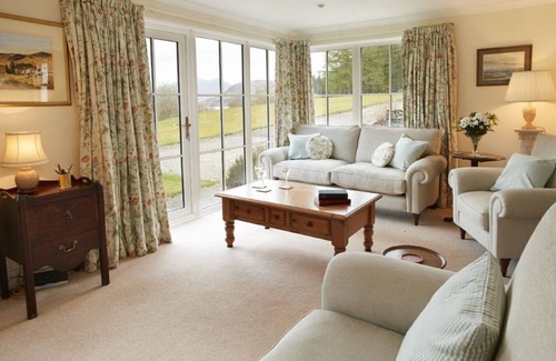 Taynuilt House | Set with breath-taking views of Loch Etive and Glencoe beyond. A track leads straight to the Loch