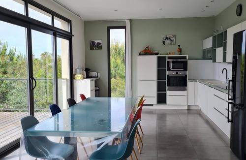Sete Villa | SETE, listed villa 240 m2, 50 meters from the beach, 1st sea line, swimming pool