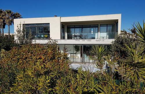 Sete Villa | SETE, listed villa 240 m2, 50 meters from the beach, 1st sea line, swimming pool
