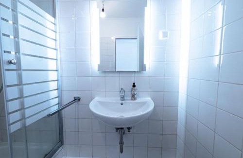 Seth Apartment | Seth - Monteursunterkunft - Einzelbetten - gute Anbindung - Bettwäsche