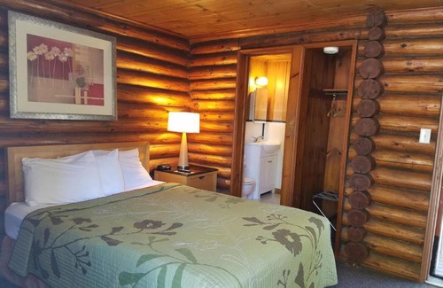 Lake George House | Seven Dwarfs Cabin - On The Brook Cabins