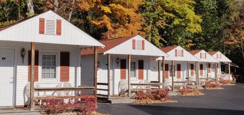 Lake George Cabin | Seven Dwarfs Cabins - White Cabin