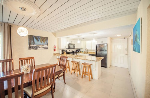 Seven Mile Beach Condo | Seven Mile Beach -2nd Floor Beach View at Sunset Cove