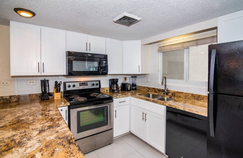 Seven Mile Beach Condo | Seven Mile Beach -2nd Floor Beach View at Sunset Cove