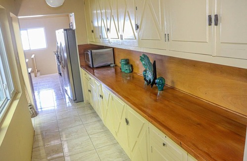 Runaway Bay Villa | Seven Palms Villa