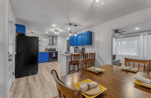 Lexington House | Seven Songbirds, ideal for corporate travers, insurance house relocation.