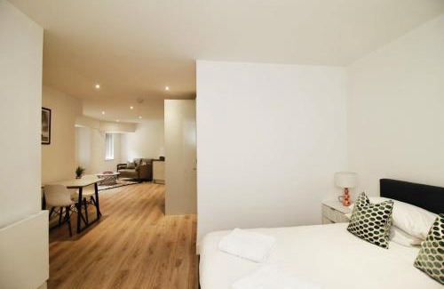 Barnt Green Apartment | Seven Stays Modern Studio Apartment - Solihull