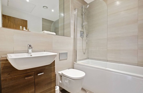 The Westside Apartment | SevenStays Broadway Residences - Gym and Parking