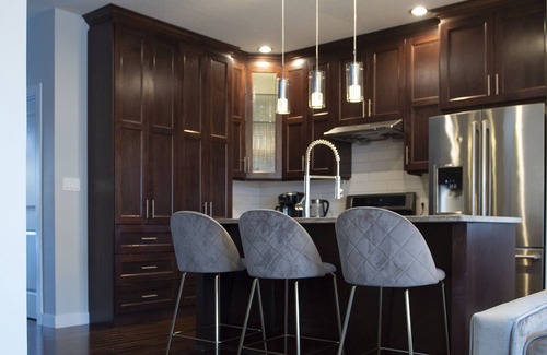Northwest Edmonton House | Seventh Heaven|Walk to Shops|WEM and Downtown|