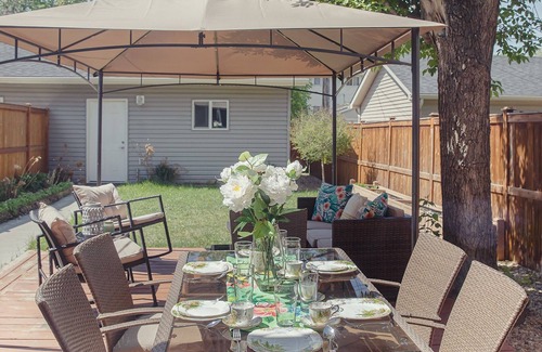 Northwest Edmonton House | Seventh Heaven|Walk to Shops|WEM and Downtown|