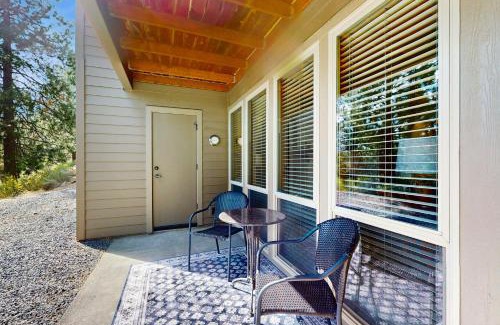 Bend Apartment | Seventh Mountain Resort 514