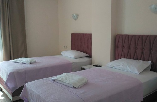 Kusadasi Bed & Breakfast | Sezgin Boutique Hotel Twin Room A/C,TV,fridge,pool,garden,free wi-fi & car park