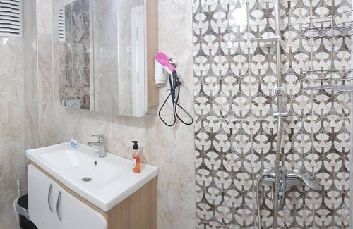 Kusadasi Bed & Breakfast | Sezgin Boutique Hotel TripleRoom A/C,TV,fridge,pool,garden,free wi-fi & car park