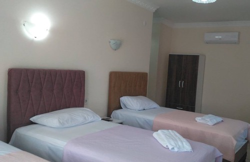 Kusadasi Bed & Breakfast | Sezgin Boutique Hotel TripleRoom A/C,TV,fridge,pool,garden,free wi-fi & car park