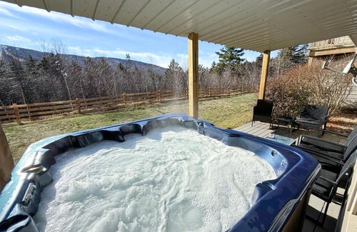 Bretton Woods House | SH4 Bretton Woods condo with Hot Tub next to skiing and Mt Washington Hotel ski slopes views