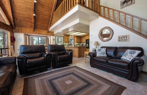 Munds Park Ski Chalet | Shadow Rock Chalet with Spa, Spa Deck, Fenced Yard, Pool Table, Game Room & more
