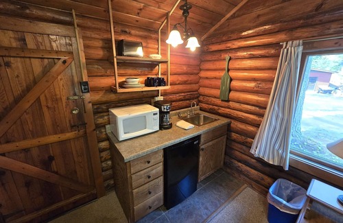 Rhinelander Cabin | Shady Rest Cabin #6, Lakefront, Beach, Dock, Swimming, Firepit