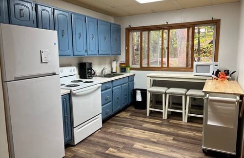 Tomahawk Cabin | Shady Rest Upper Manor, 3BR/2BA, Lakefront, Beach, Fishing, Relaxing, Fun!