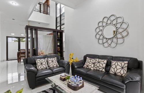 Mlati House | Shafira House - Modern House 3BR near Yogyakarta culinary spots