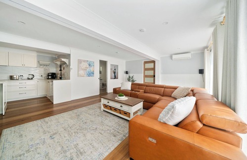 Shailer Park House | Shailer Park -Spacious House, Granny flat - Pool, Sauna, 20 min CBD, 35 min GC