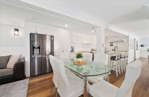Shailer Park House | Shailer Park -Spacious House, Granny flat - Pool, Sauna, 20 min CBD, 35 min GC