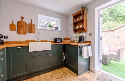 City Centre Cottage | Shakespeare Cottage - a cottage that sleeps 6 guests in 3 bedrooms