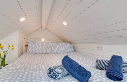 Shaldon House | Shaldon Beach Hut 5 - One Bedroom House, Sleeps 2