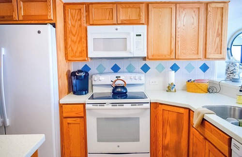 Cherry Grove Beach Condo | Shalimar 3B! Oceanfront Bliss! 2BR Condo with Balcony Access from BOTH Bedrooms!