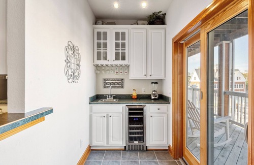 Manteo Condo | Shallowbag Bay 704: Dog-Friendly | Pool/Gym Access
