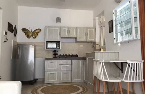Siolim Apartment | Shalom 2 :Luxe1Bhk/5mins drive to Thalassa/Pool