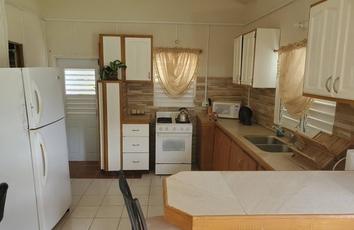 Merlin Bay Apartment | Shalom Apt. Cozy space close to beach, restaurant, bus, nightlife