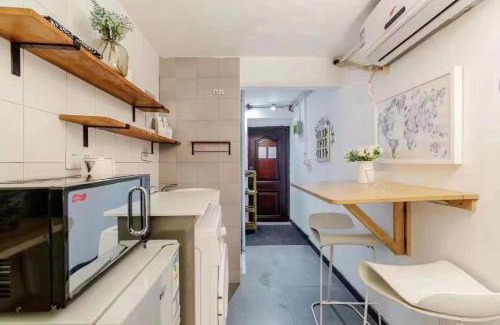 Huaihai Road Commercial Area Apartment | Shanghai alleyway