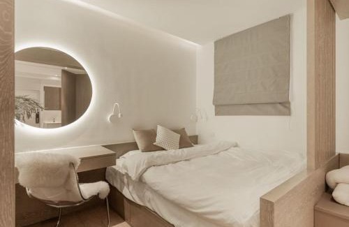 Jing'an Apartment | Shanghai Hills & Gefii Fifty Shades of Grey close to Jing'an Temple