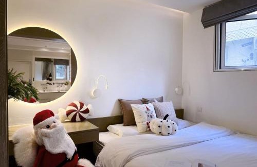 Jing'an Apartment | Shanghai Hills & Gefii Fifty Shades of Grey close to Jing'an Temple