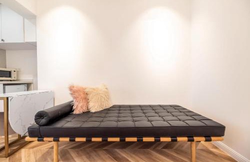 Downtown Shanghai Apartment | Shanghai Hills & Serendipity MCM Near Line1 & Line2 People's Square