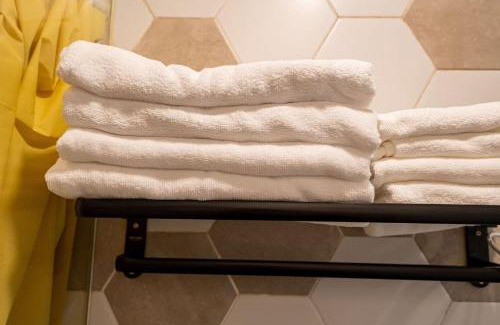 Downtown Shanghai Apartment | Shanghai Hills&Well-time MCM Family loft Near Line2 and line13 West Nanjing Road