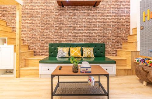 Downtown Shanghai Apartment | Shanghai Hills&XING 1881 Homestay Near Line2 West Nanjing Rd