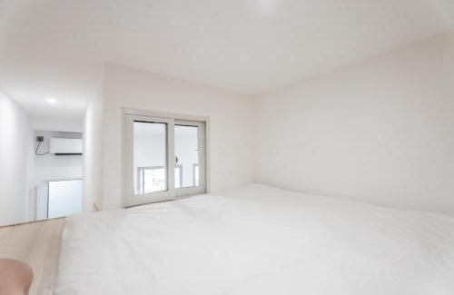 Downtown Shanghai Apartment | Shanghai Hills&XING 1884 Family Homestay Near Line2 & Line12 West Nanjing Road