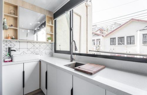Downtown Shanghai Apartment | Shanghai Hills&XING 1884 Family Homestay Near Line2 & Line12 West Nanjing Road
