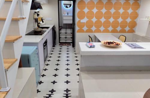 Huaihai Road Commercial Area Apartment | Shanghai Hills & ZINN City Loft Near Metro Line 1 Changshu Rd and Close to Tianzi Fang