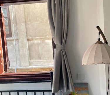 Huaihai Road Commercial Area Apartment | Shanghai old Alleyway