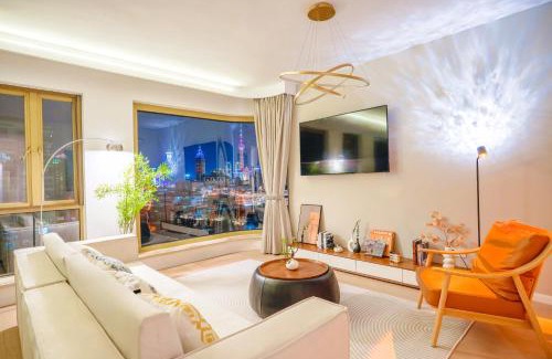 Huangpu Apartment | Shanghai Sunshine House - family friendly suite - near the Bund & Yu Garden