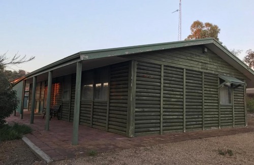 District Council of the Copper Coast Cabin | Shangri La Moonta Bay