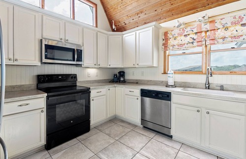 Tuckahoe House | Shannon: Semi-Oceanfront | Shared Pool Access