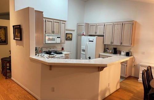 North Valley House | Shared Charming 1-bedroom in wonderful Oceanside with AC, WiFi