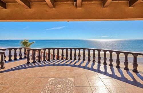 Las Conchas House | Shark House - 8 BR Beachfront