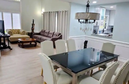 Indianapolis House | Sharp new reno with Master Suite on both floors.