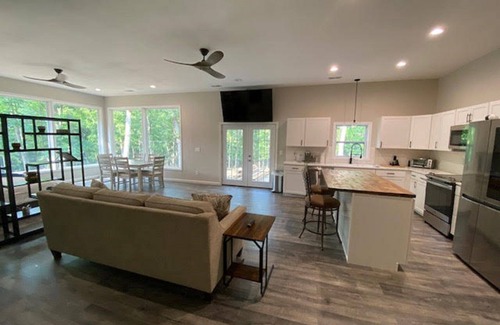 Osage Beach House | Shawnee Bend Lake of the Ozarks Shome, Quiet! Fisherman room for trailer parking
